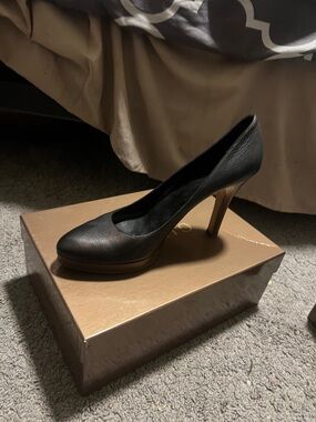 Gucci Black Leather High Heel Pumps with Tan Platform